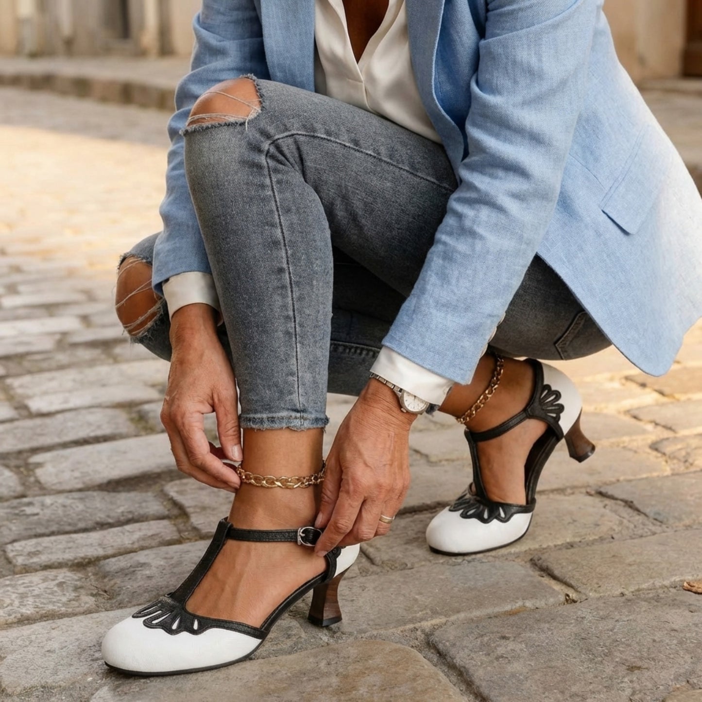 Kamila | Pumps met T-bandje en ajourdetails