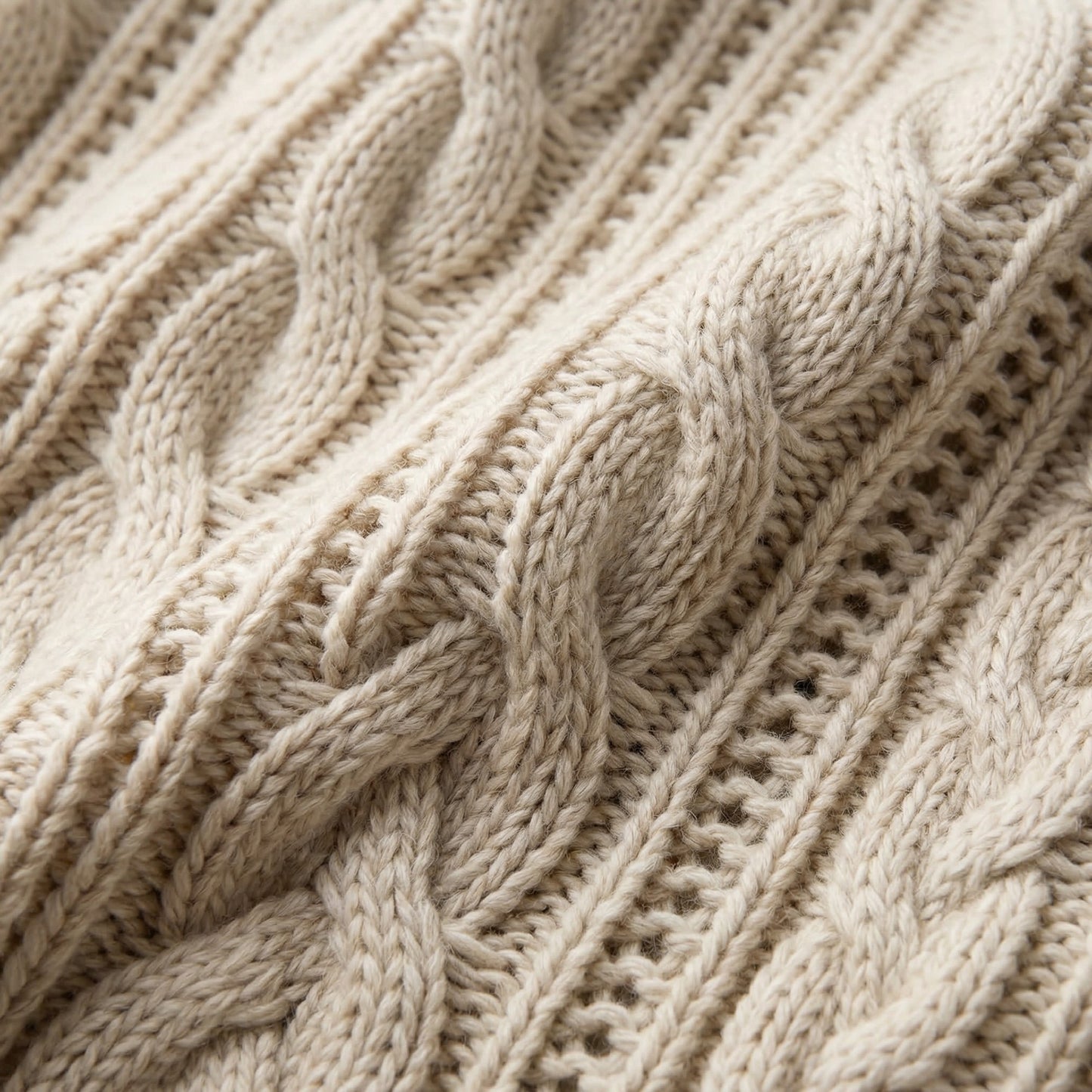 Lucyna | Sweter ze splotem kablowym